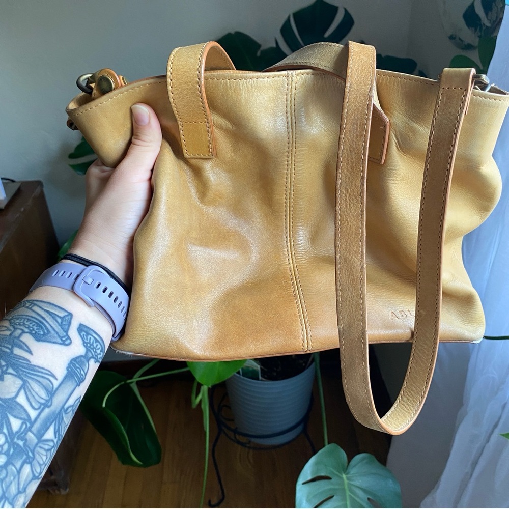 Able leather purse
